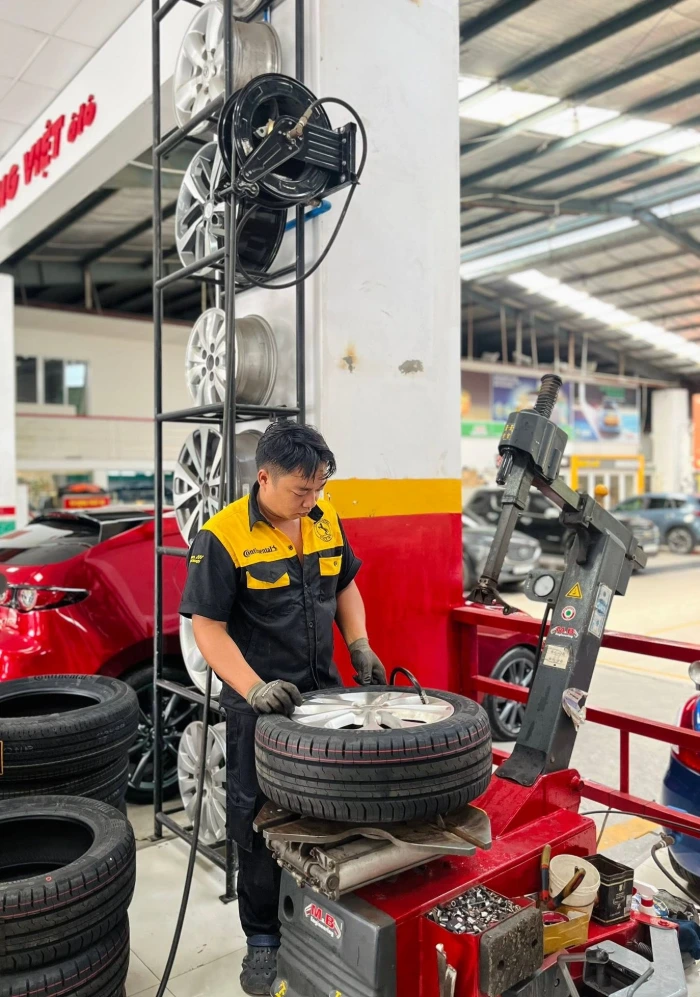 Đại lý ContiShop được trang bị đầy đủ thiết bị để bảo dưỡng lốp ô tô điện